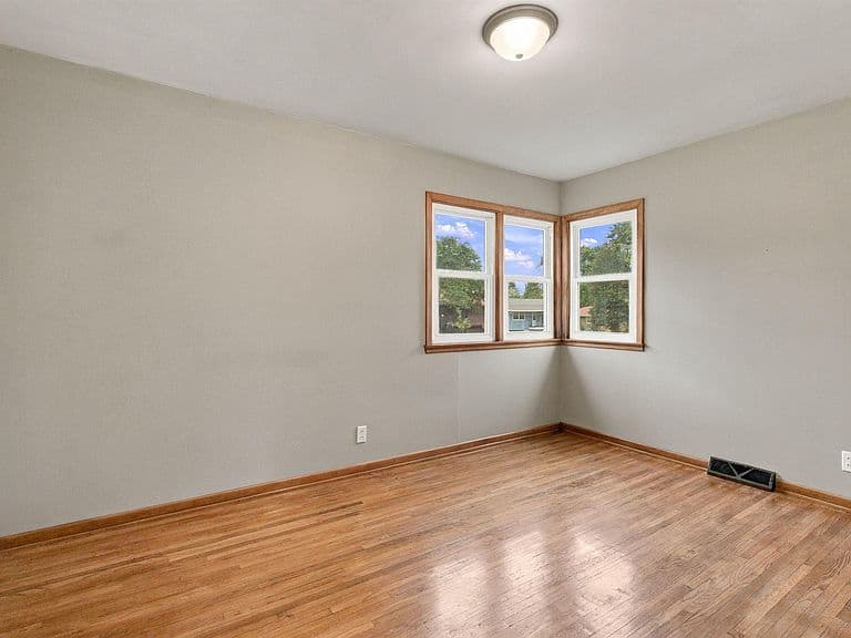 601 S Jessica Ave photo 2