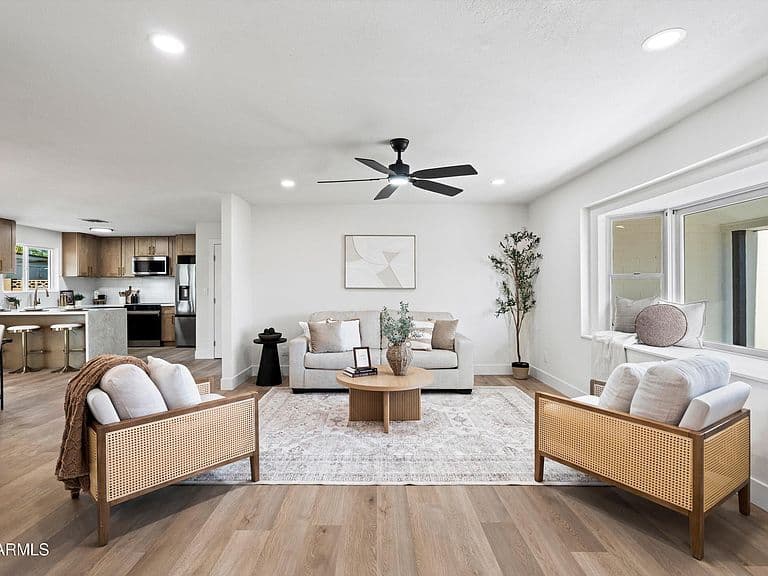 8102 E PALM Lane photo 4