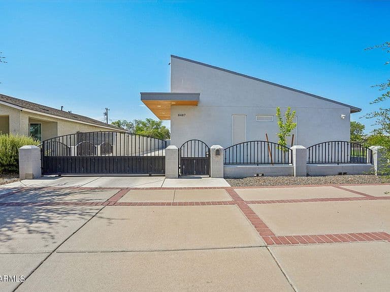 8487 W Washington Street photo 3