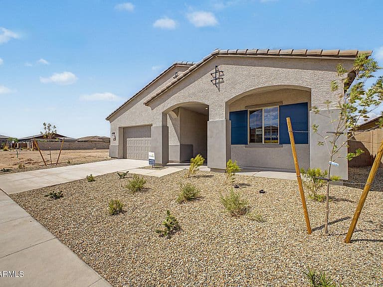 22212 W BLACKHAWK Drive photo 2
