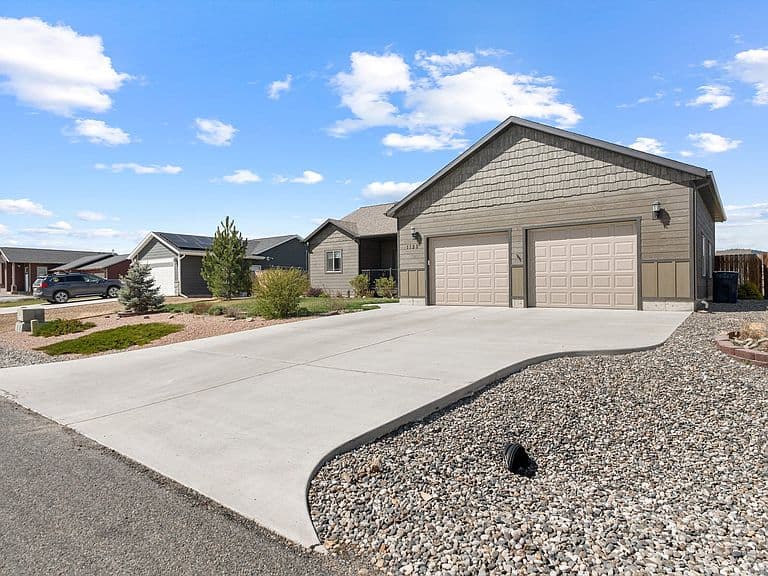 1150 Polaris Rd photo 3