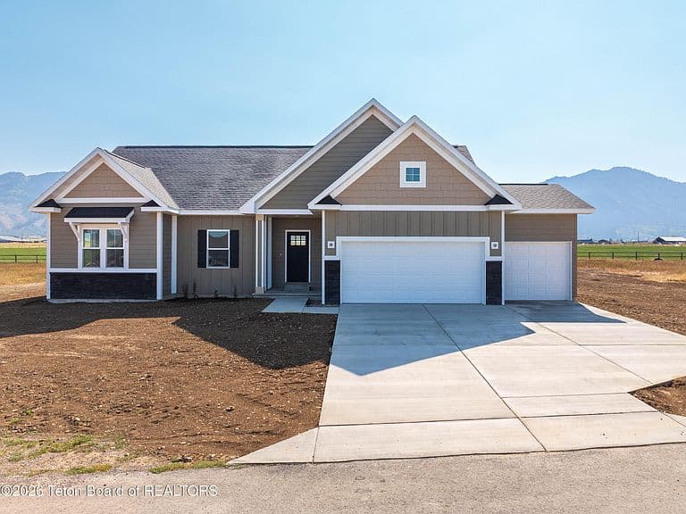 654 Little Greys Loop photo 1