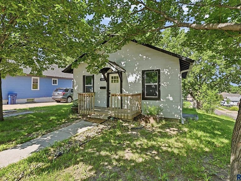 1119 N Duluth Ave photo 1