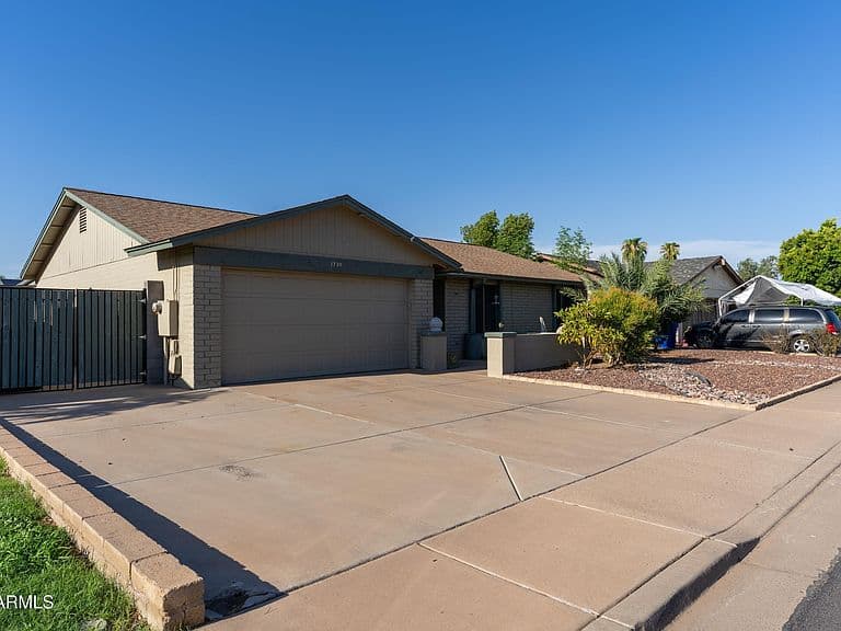1730 E IMPALA Avenue photo 3