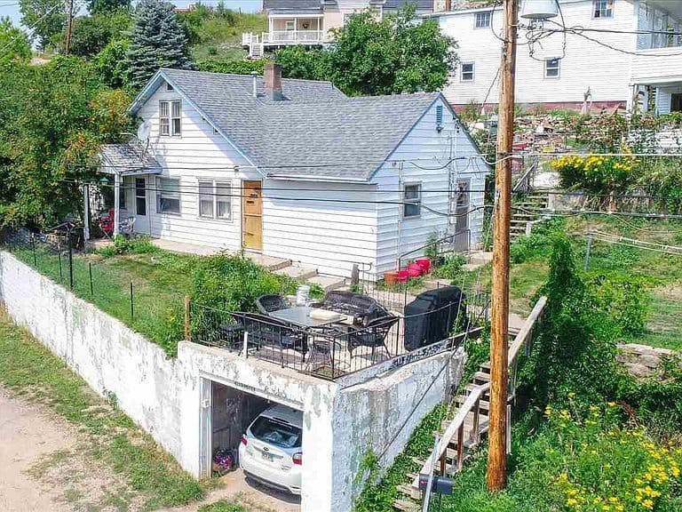 413 Grandview Dr photo 1
