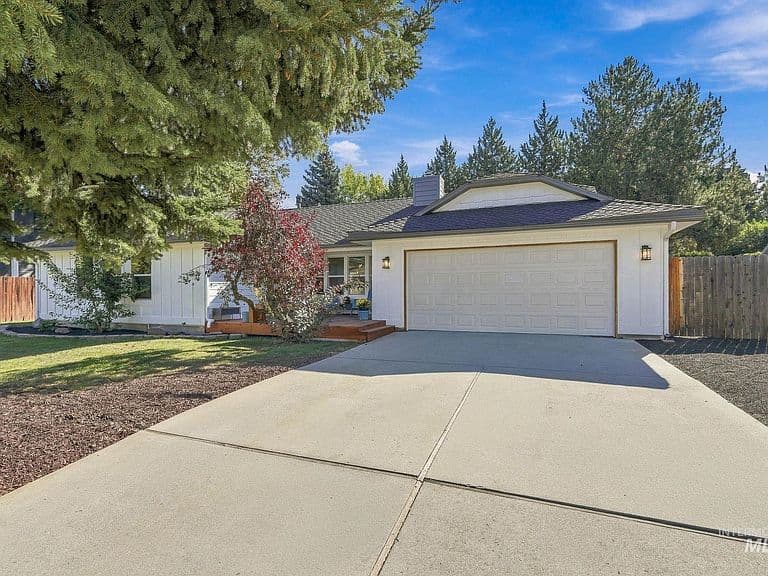 774 N Stierman Way photo 2