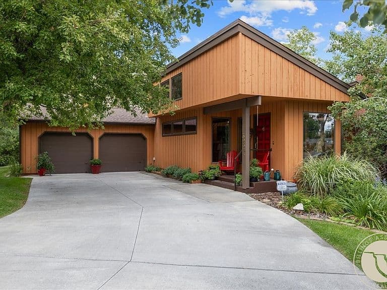 3227 Country Club Cir photo 1