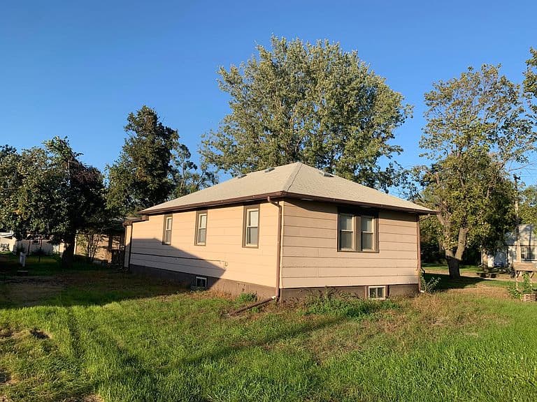 379 Nicollet Ave SW photo 3