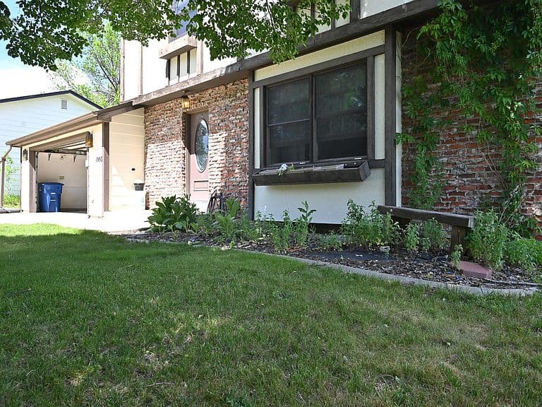 1993 Colonial Dr photo 3