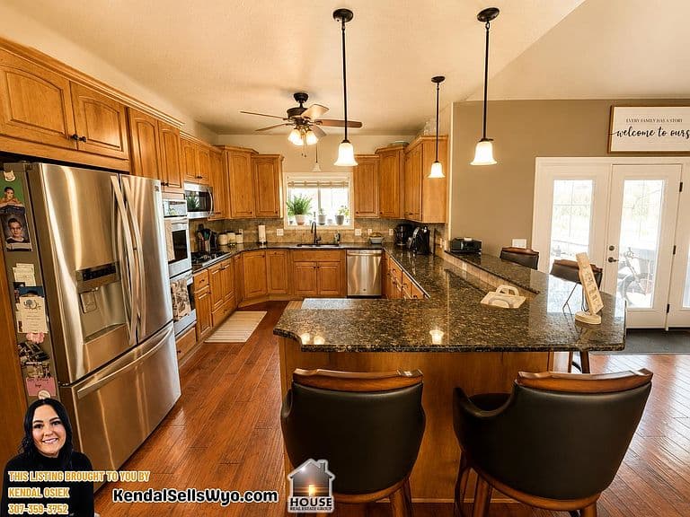 2325 Alexandra Cir photo 4