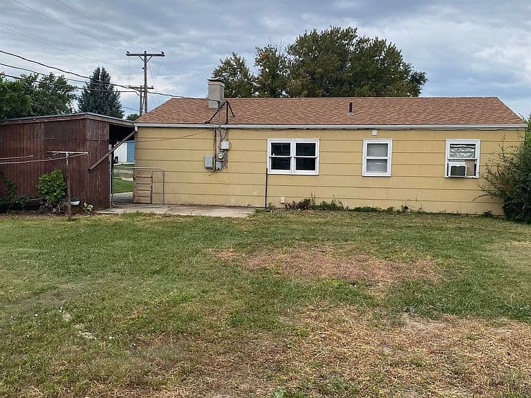 2706 Ivy Ave photo 2
