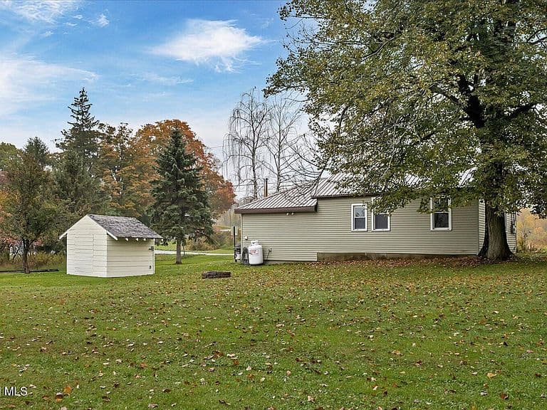 405 Spicer Road photo 3