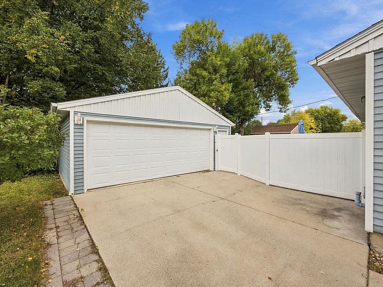 1409 18th St S photo 2