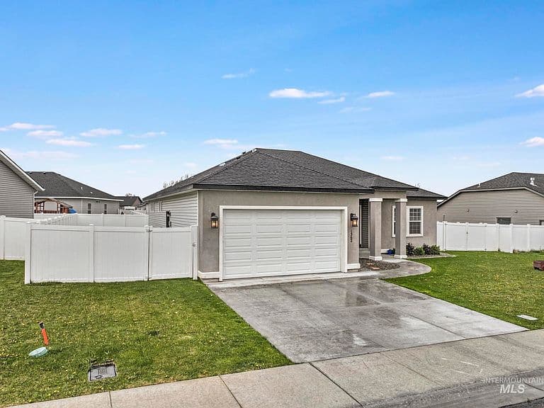 1362 Golden Pheasant Dr photo 3