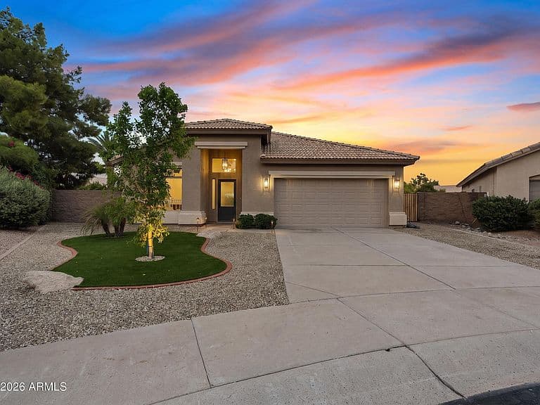 1511 E SUNRISE Way photo 1