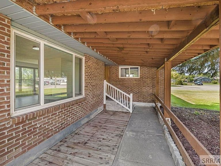 5444 E Rockwood Ave photo 4