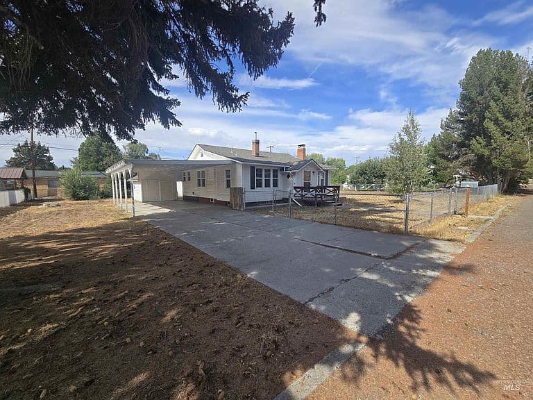 725 Oregon St photo 2