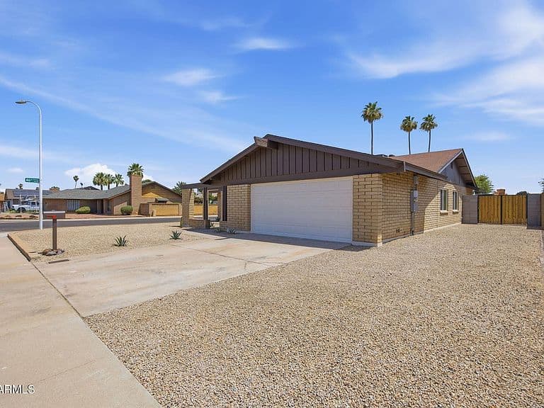 4605 W ECHO Lane photo 4