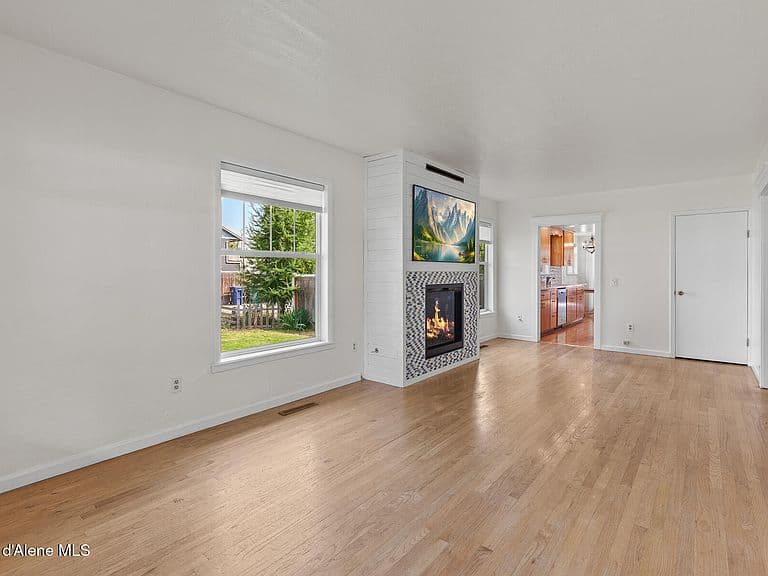 362 W Mill Ave photo 5