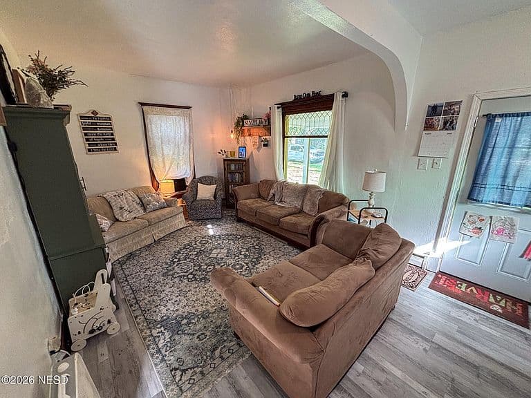 206 Pioneer Ave photo 4
