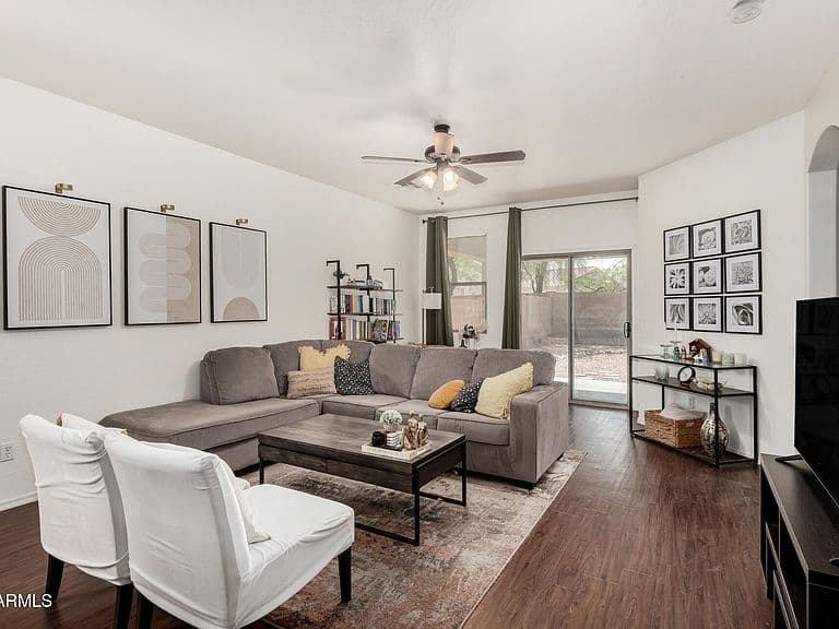 44285 W Cydnee Dr photo 2