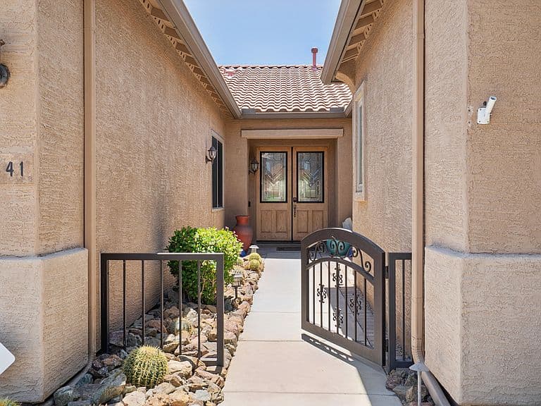 2341 W BRAMBLE BERRY Lane photo 4