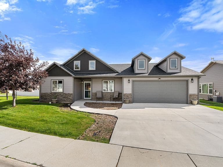 2347 Aspen Grove Dr photo 1