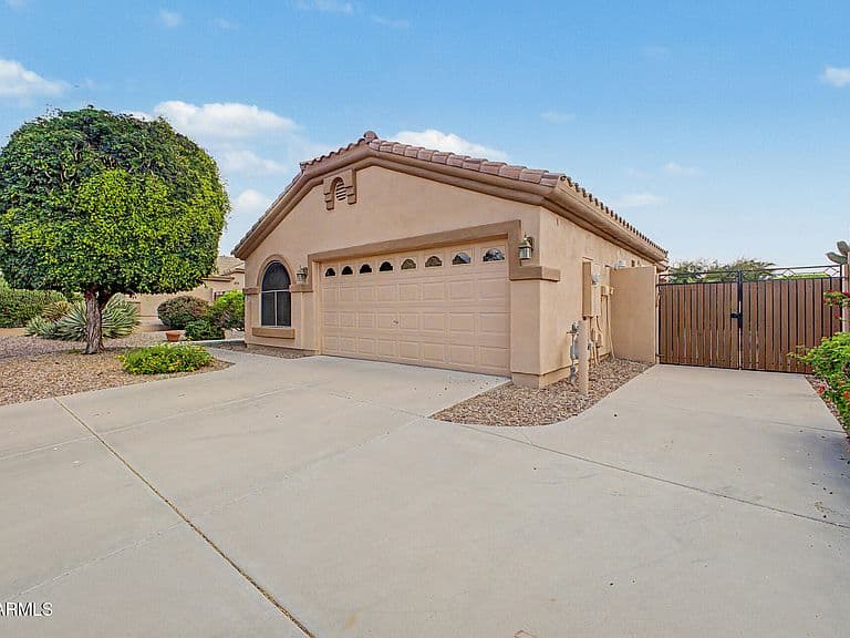 9711 E GLENCOVE Circle photo 1