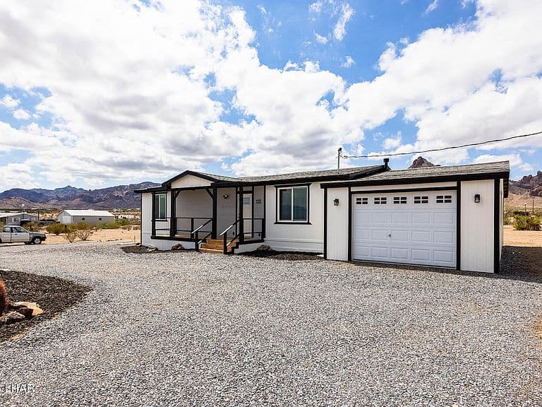 2789 S Naco Rd photo 2