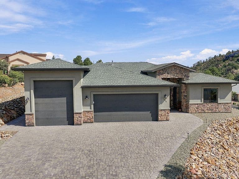 2200 Le Loup Dr photo 1