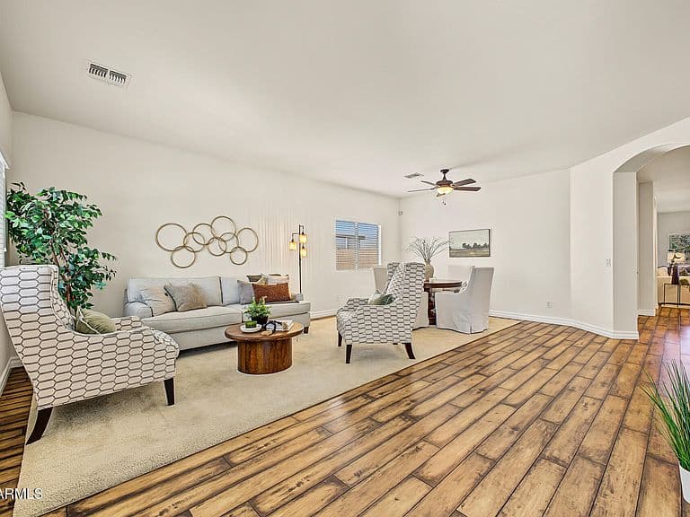 2736 E DONATO Drive photo 4