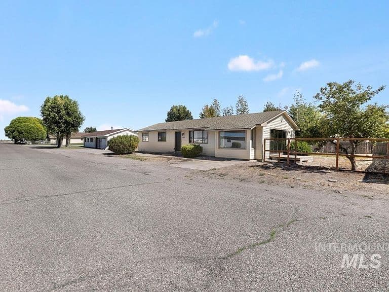 2220 Macs Ave photo 5