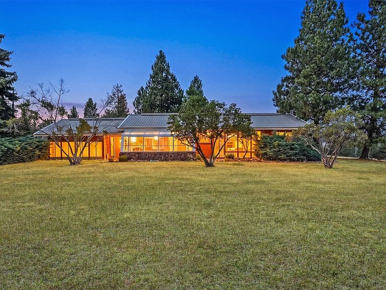 494 Cole Ave photo 2