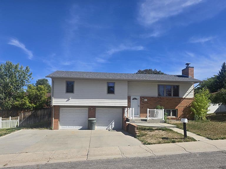 921 Sussex photo 1