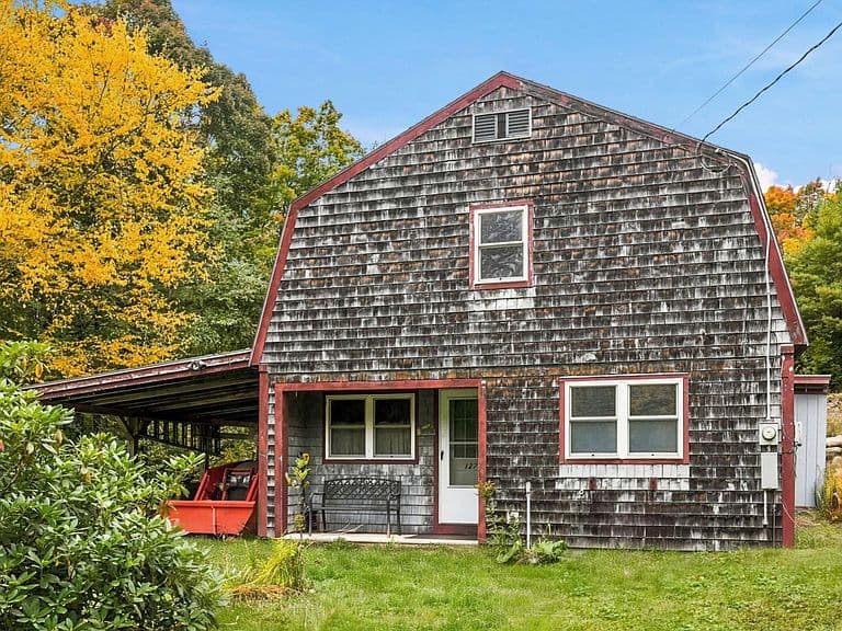 127 Martin Road photo 1