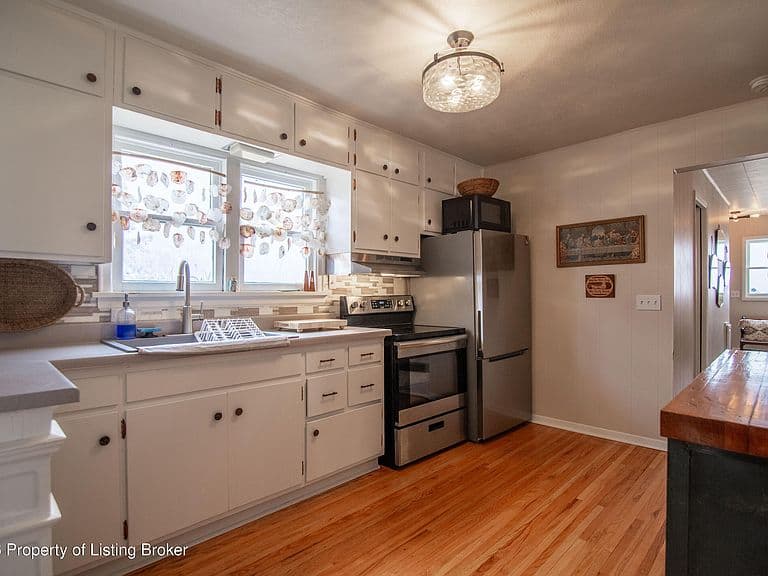 105 7th St NW photo 5