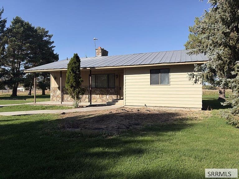 1158 E 1300 N photo 2