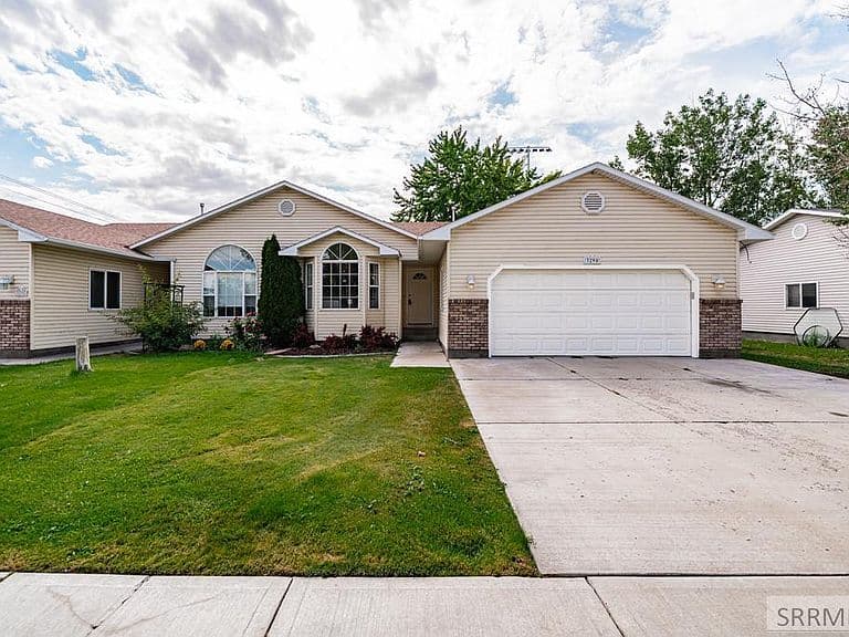3290 S Carolyn Ln photo 2