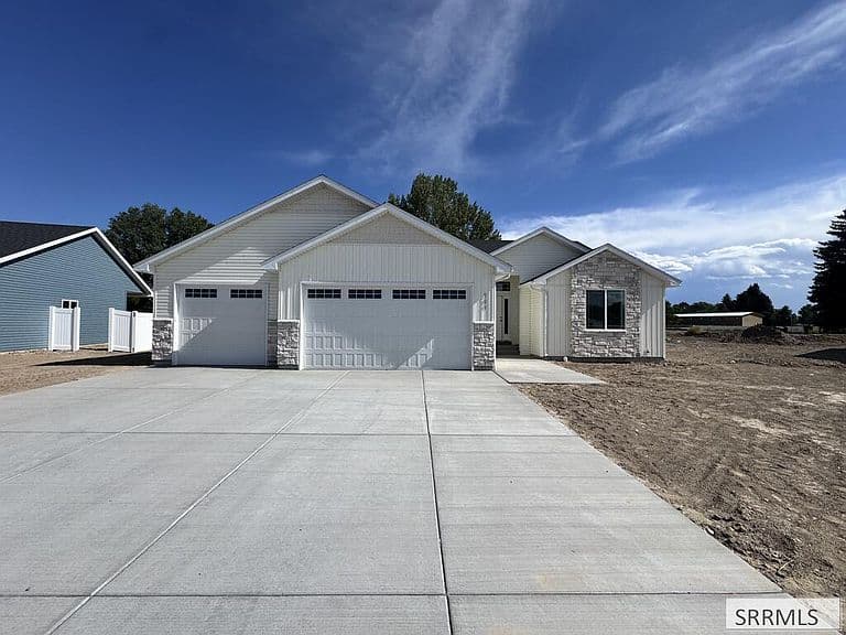 389 Wind River Dr photo 1
