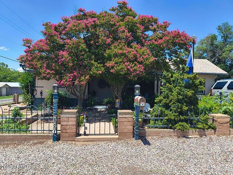 501 W VISTA Street photo 1