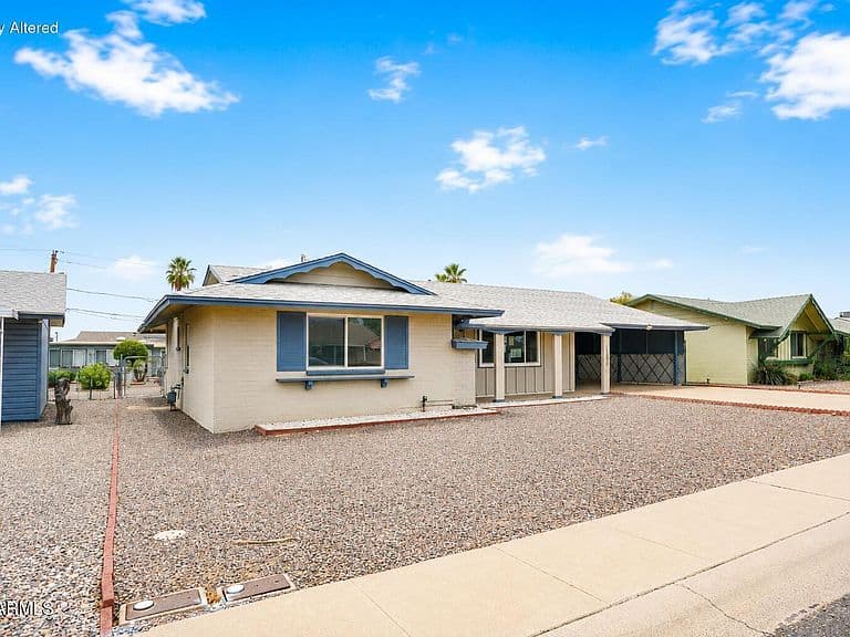 10819 W CANTERBURY Drive photo 3