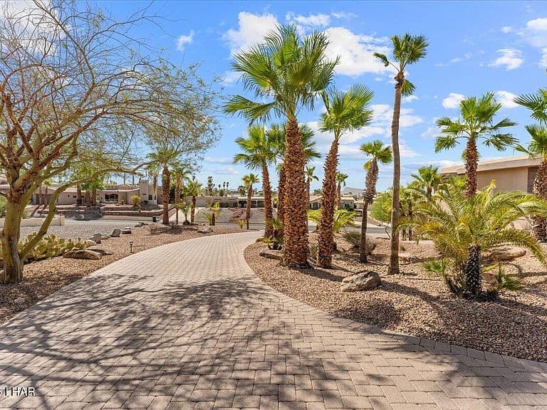 2695 Castaway Dr photo 5
