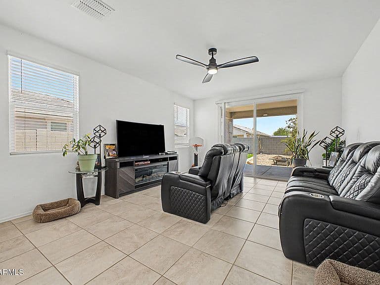 18225 N SAN JUAN Street photo 4
