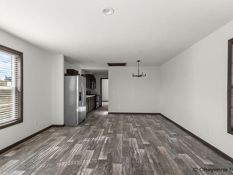 140 N Prairie Ave photo 2