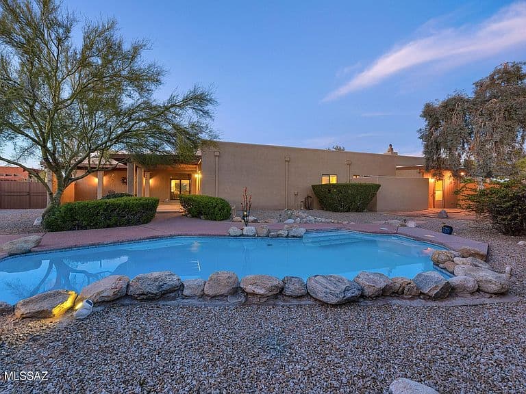 5716 N Camino Arturo photo 3