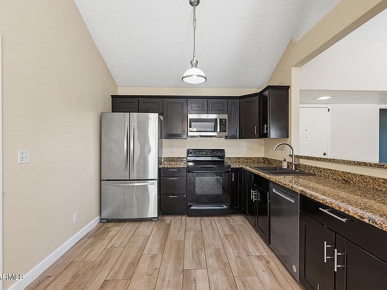 5239 W Voltaire Drive photo 5