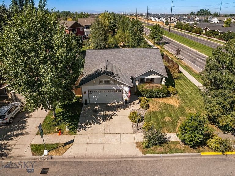 1235 Hunters Way photo 2