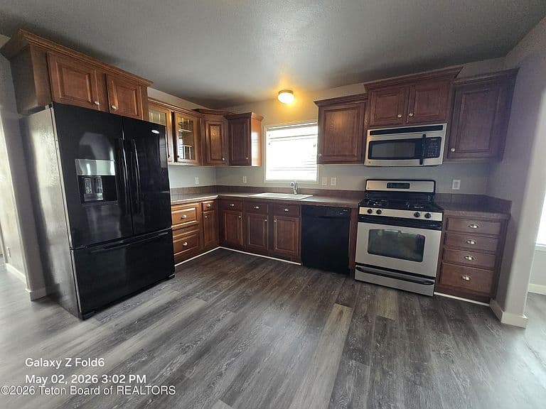 16 Maxwell Ave photo 4
