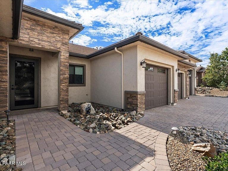 1364 N Cloud Cliff Pass photo 4