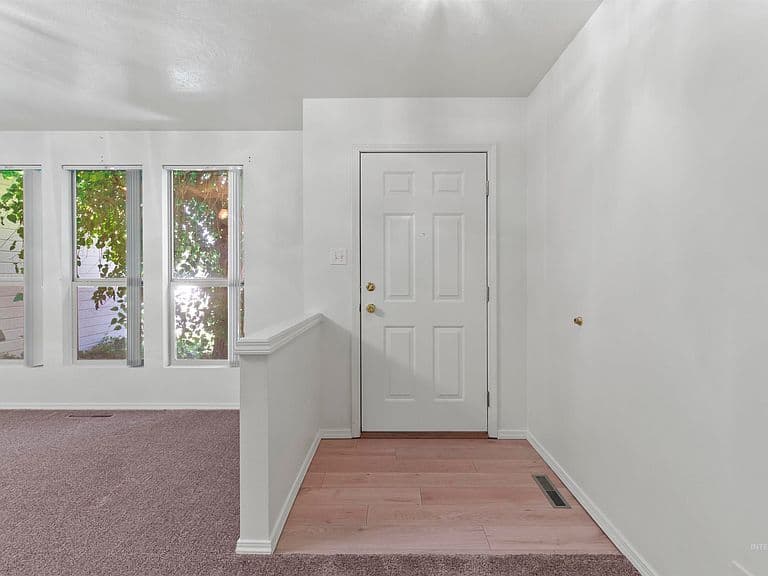 2164 Julie Ln photo 5